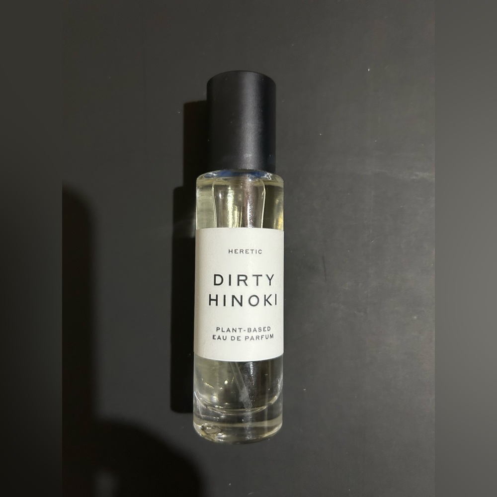 Heretic parfum Dirty Hinoki fragrance